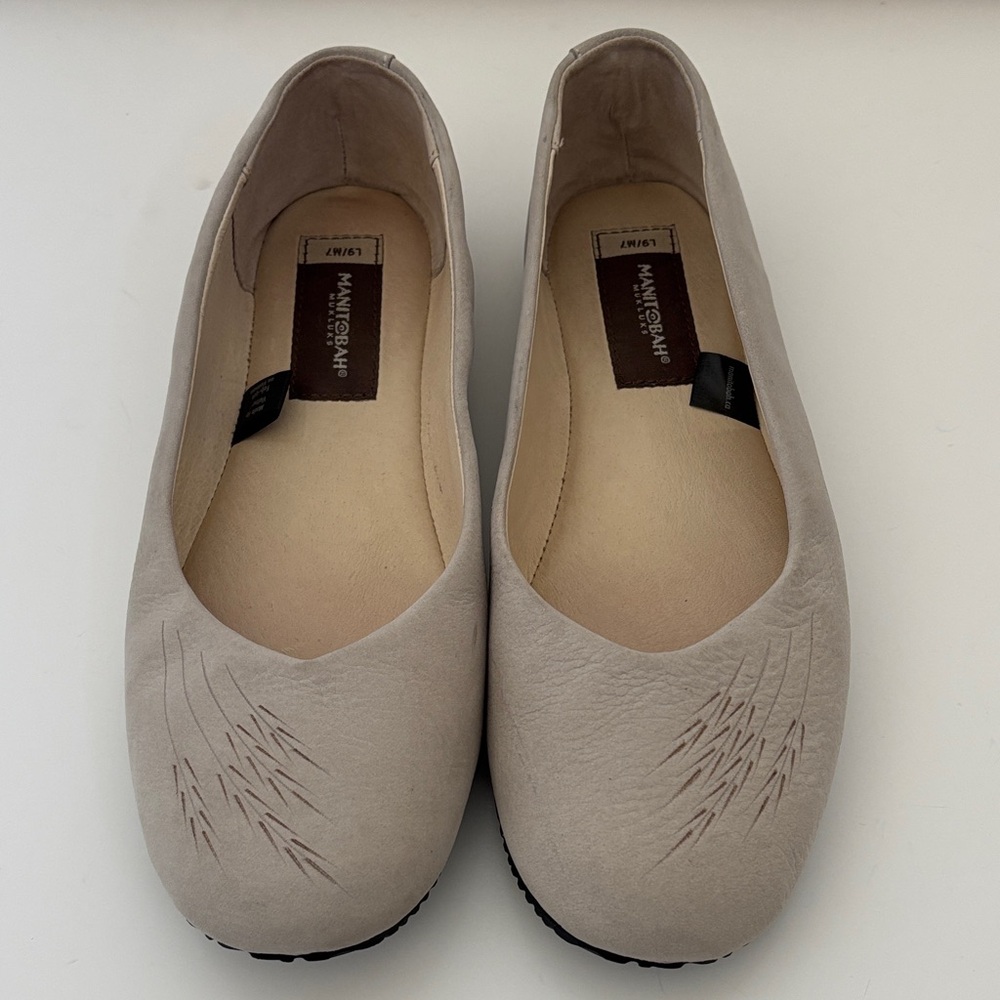 Manitobah Mukluks Suede Tan Floral Ballet Flats Comfort Travel Women’s Size 9